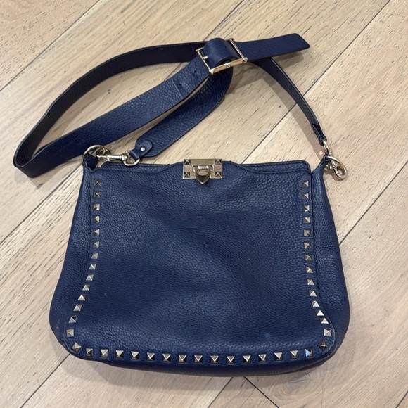 VALENTINO GARAVANIPebbled Calfskin Rockstud Flip-Lock Messenger Bag NAVY